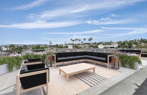 Designer 1 Bedroom Condo in Silver Lake - Photo 23