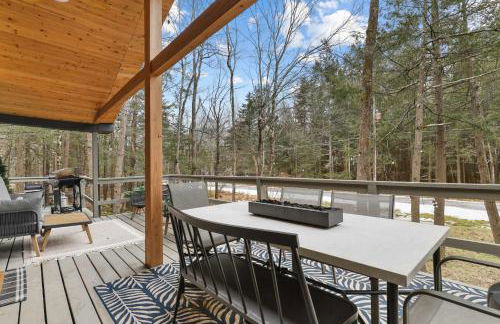 Evergreen Escape Hot Tub Firepit Resort Pool - Foto 4