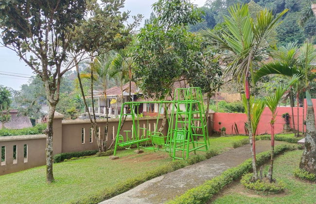 Villa Yustisia Curug 7 Cilember - Foto 55