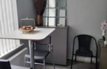 Newly Refurbished 2- Bed Stylish Home - Foto 22