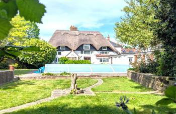 Beautiful Thatched Cottage with Outdoor Pool, Secure Garden, Dog & Family Friendly! Chichester Holiday Properties - Foto 13