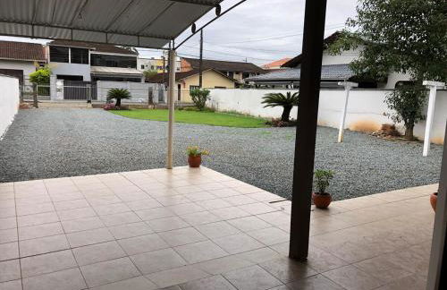 Casa Iririú · Casa exclusiva no terreno com jardim - Photo 35