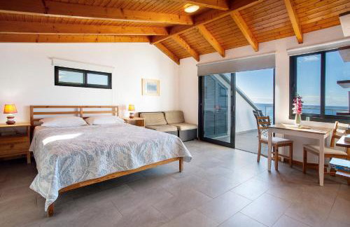 The Wave House - Oceanfront - Photo 14