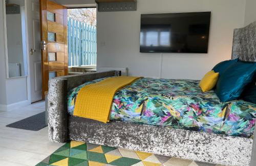 Entire guest suite in Highcliffe Dorset - Photo 29