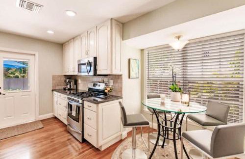 Key Lime Cottage - Bask Poolside in a Historic Flamingo Park Gem - Foto 7