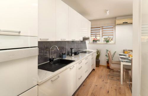 Adriatic Skyline Suite - Photo 9