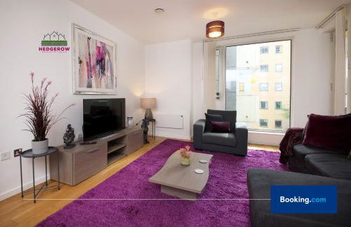 Premium Deals on Modern 2 -Bed 2-Bath Central City for Movers & Pros by Hedgerow l Embrace comfort and ease with our inviting 2 bedroom apartment l Attractions like Science and Industry Museum, Manchester Museum & Manchester Art Gallery - Foto 4