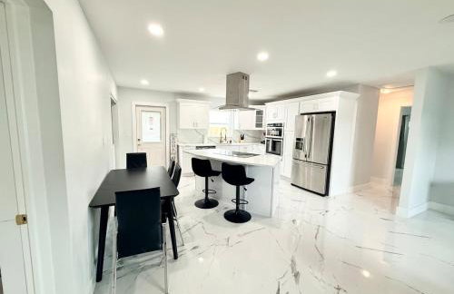 Luxurious 3 bedrooms 2 bath Ultimate Beach Life! 5 min walk to beach! - Foto 15