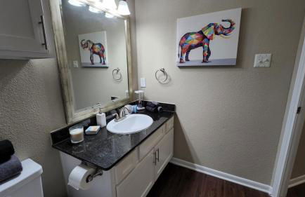 Med Center Charm 2br Haven - Photo 24