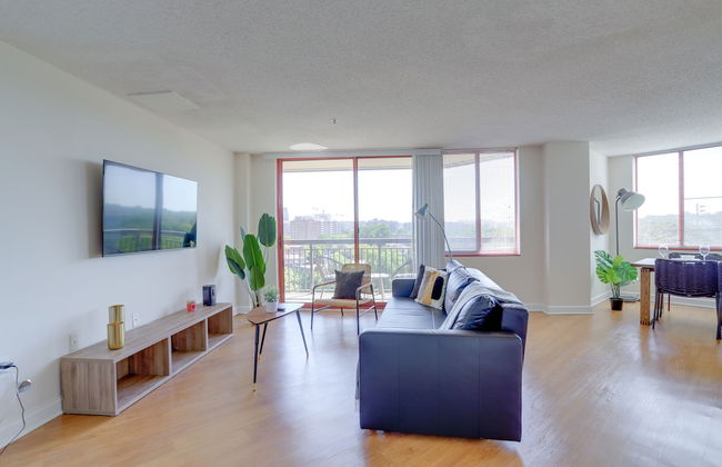 Gorgeous Apt with Rooftop City View - Photo 23
