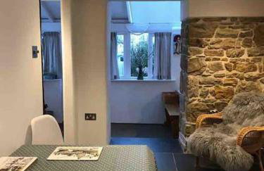 Lovely Cottage by Coastal Footpath & Surf Beaches! - Photo 40