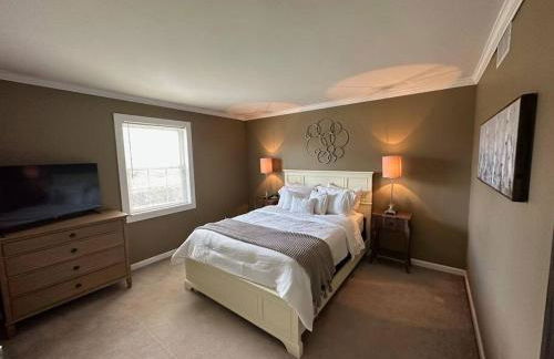 Cheerful 4 bedroom home w/ fireplace & game room - Foto 28