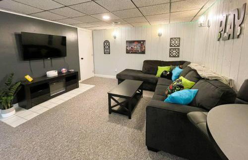 Private & Convenient-Hot tub-Fire Pit-Game room! - Photo 11