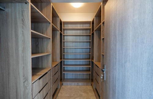 Villa & Stone House with Pool, 10 Mins to Skala Eressos Beach - Foto 36