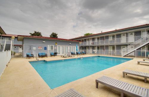 Near Beach and Casinos Biloxi Condo with Pool Access - Foto 23