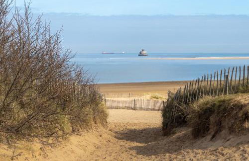 Den of Joy Humberston Fitties sleeps 6,hot tub,log burner - Foto 24