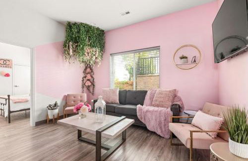 Unit 106 Stylish Condo with Free Parking and Close to Downtown - Foto 49