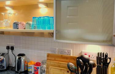 Mayflower 3 Bedrooms House 7 Beds 2 Showers Off Road Parking - Foto 8