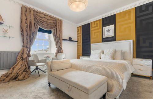 6BR House with Butler, Sauna & Hot Tub in Glasgow - Photo 10