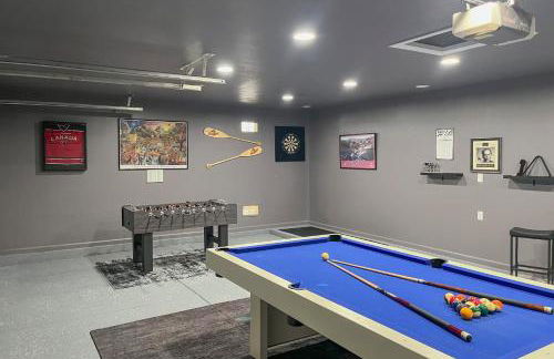 Game Room and Backyard Oasis Avondale Group Getaway - Foto 26