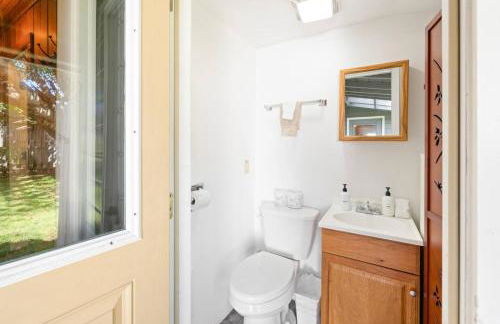 Historic Oceanside Cabin with Peek-a-boo views dog friendly - Foto 16