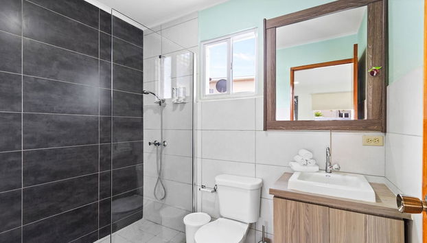 Brand NEW Central Modern Ground Studio With Pool - Foto 5, Habitación