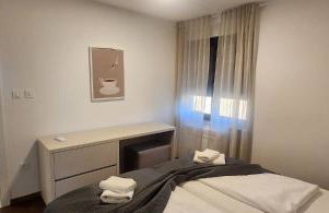 Modern 3BR Apartment with Private Pool, Sea View & Garage - Foto 7