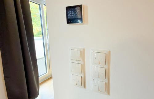 ImmoStay #3 - Penthouse mit zwei Balkonen & Seeblick, Parking & WiFi - Foto 24