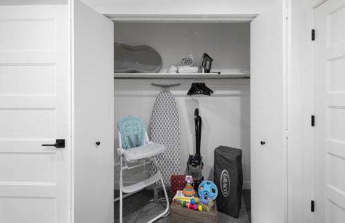 Relaxed Hillside Retreat with Hot Tub and Skyline Views - Foto 26