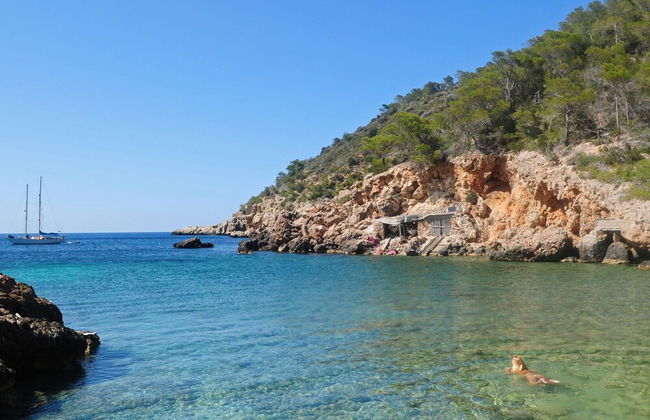 Villa in Cala Tarida With Private Pool & Sea View - Photo 34