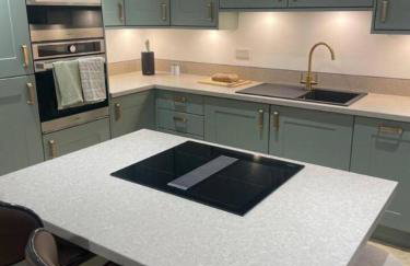 Huddersfield Lux 2 Bedroom Apartment & Opposite Train Station & City Centre - Foto 28