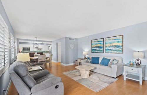 Beachside Las Olas Getaway Oasis with Pool - Foto 1