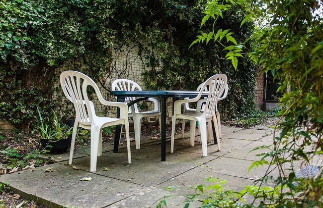 Charming Peaceful 2 Bed with Parking and Garden - Photo 15