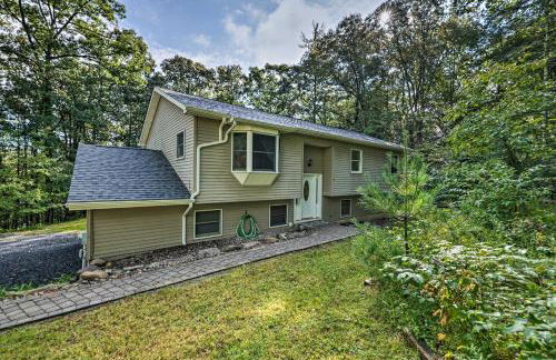 Hot Tub and Yard Stroudsburg Home in Poconos - Foto 3