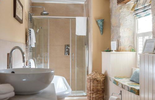 The Old Millhouse - Luxury Retreat with Sauna, Cold Plunge, Yoga & Swim SPA - Photo 39