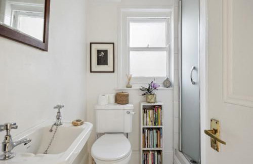 Beautiful Victorian Home on Peaceful Green Square - Foto 12