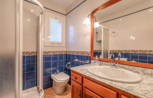 Gorgeous Home In Sant Cebrià De Vallalt - Foto 28