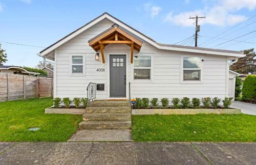 Cozy Bungalow Home 2br, 1ba - 9 min to Tacoma Dome - Foto 1