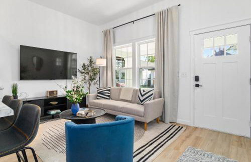 Uptown Haven Walkable Home with Bikes and Firepit near Downtown - Foto 25