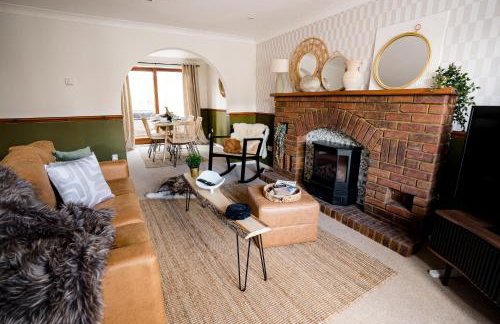 Sleeps 8-10 Cotswold Home with Hot Tub & Parking - Foto 46