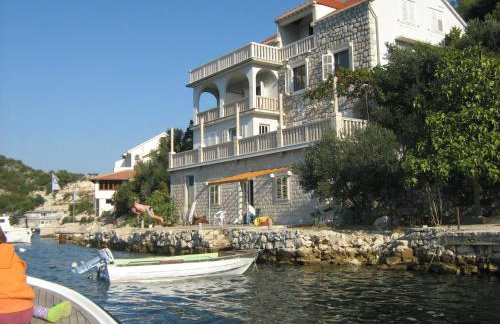 Apartments by the sea Zaklopatica, Lastovo - 8346 - Foto 1