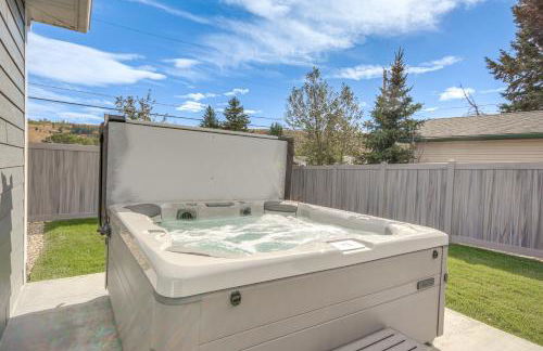 Red Lodge Home with Private Hot Tub and Fire Pit! - Foto 3