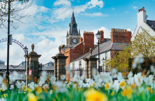 Apartment 4 - striking, 2 bedroom luxury apartment - close to town, mainline rail & theatre - Photo 46