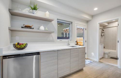 Rooftop Patio with Waterview, Private Garden & Grill 3BR 3BA- Modern Cityscape - Foto 20