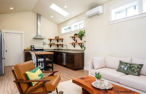 Cozy Laurelhurst Retreat - Photo 28