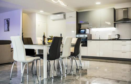 Holiday home Leko with outdoor pool and hot tub , can fit 22 people - Foto 7