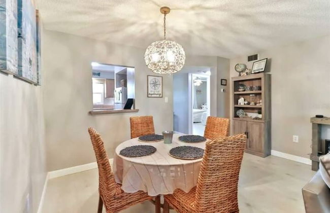 2 Bed 2 Bath Centrally Located - Foto 6