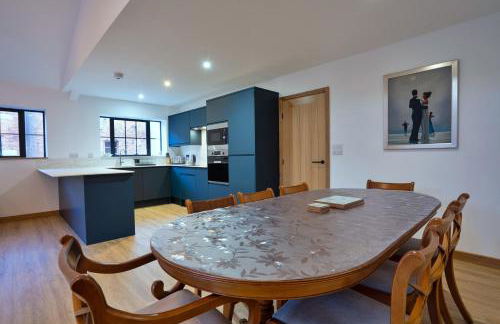 Finest Retreats - Courtyard View at Longford - Photo 6