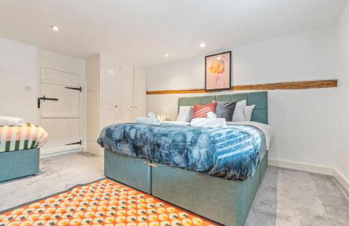 3BR Kingswood Cottage with Detached Unit - Photo 32