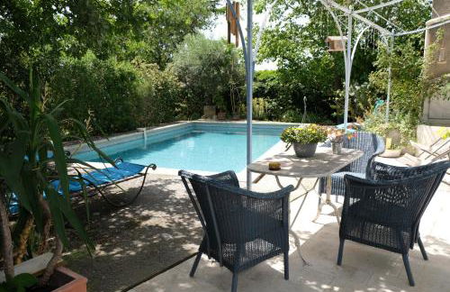 jolie location, maison avec piscine et joli jardin fleuri, à oppède dans le luberon en provence – 6 personnes - Foto 8